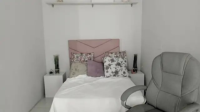 Snapshot of celestica_rose chatting on September 16, 5:04 am celestica rose online show from September 16, 5:04 am