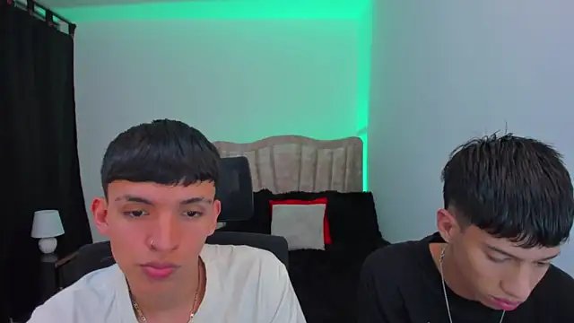 Snapshot of Juan_Nd_Steven chatting on September 30, 10:14 pm Juan Nd Steven online show from September 30, 10:14 pm