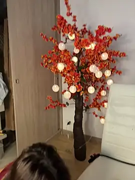 VictoriaHiill online show from February 8, 7:50 pm