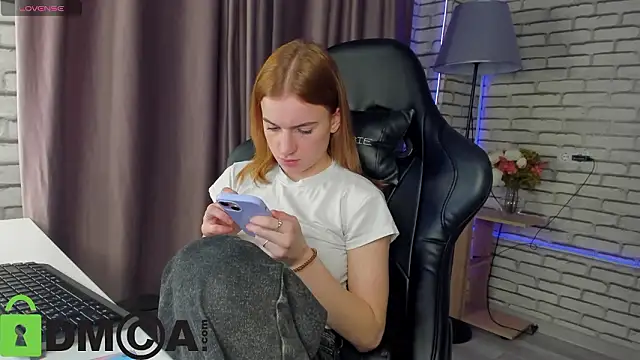 Stacey Brown online show from February 3, 1:05 am