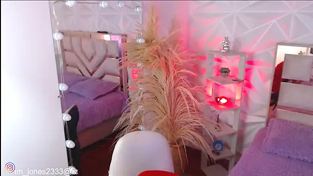 Jonesliam23 online show from October 18, 7:37 pm