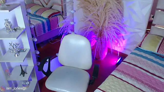 Jonesliam23 online show from March 24, 7:19 pm