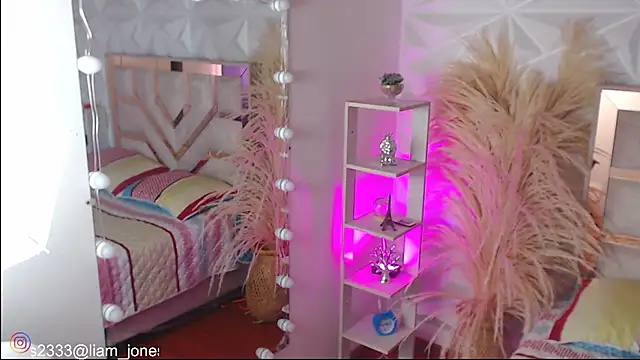 Jonesliam23 online show from November 15, 7:15 pm