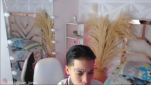 Jonesliam23 online show from November 11, 7:44 pm