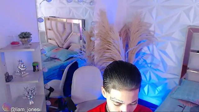 Jonesliam23 online show from March 6, 7:09 pm