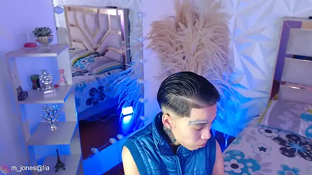 Jonesliam23 online show from March 20, 7:41 pm