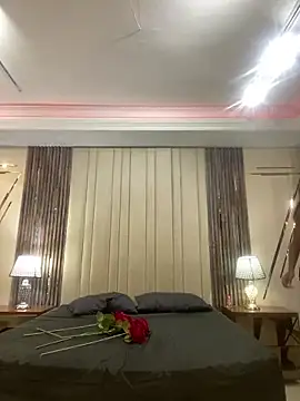 adaraSmiith online show from December 17, 8:02 pm