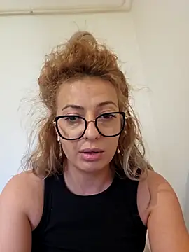 Snapshot of Selenna_emma chatting on September 18, 3:21 pm Selenna emma online show from September 18, 3:21 pm
