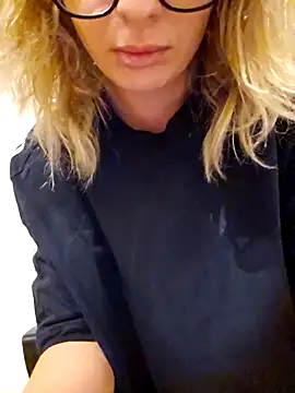 Snapshot of Selenna_emma chatting on October 9, 8:35 pm Selenna emma online show from October 9, 8:35 pm