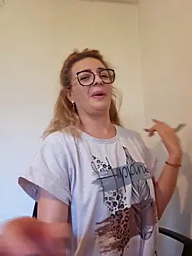 Snapshot of Selenna_emma chatting on October 13, 2:09 pm Selenna emma online show from October 13, 2:09 pm