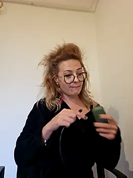 Snapshot of Selenna_emma chatting on October 2, 1:49 pm Selenna emma online show from October 2, 1:49 pm
