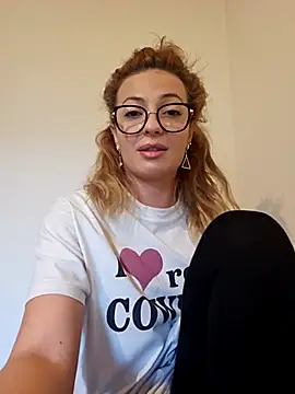 Snapshot of Selenna_emma chatting on October 16, 2:09 pm Selenna emma online show from October 16, 2:09 pm