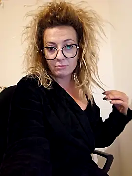 Snapshot of Selenna_emma chatting on September 27, 8:16 pm Selenna emma online show from September 27, 8:16 pm