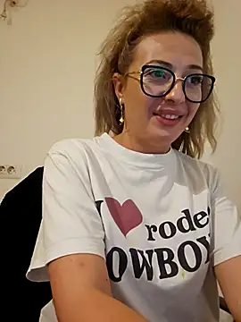 Snapshot of Selenna_emma chatting on September 25, 7:45 pm Selenna emma online show from September 25, 7:45 pm