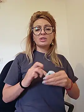 Snapshot of Selenna_emma chatting on October 15, 11:24 am Selenna emma online show from October 15, 11:24 am