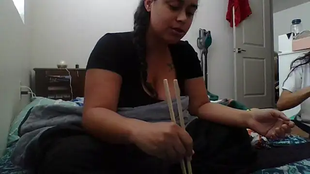 cinnaminnie online show from October 5, 8:36 pm