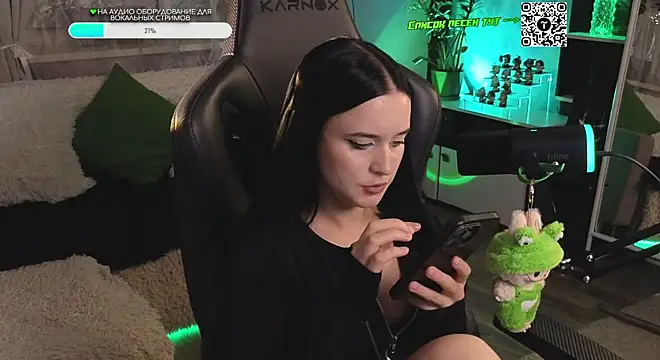 Snapshot of KiraLiLime chatting on September 30, 1:44 am KiraLiLime online show from September 30, 1:44 am