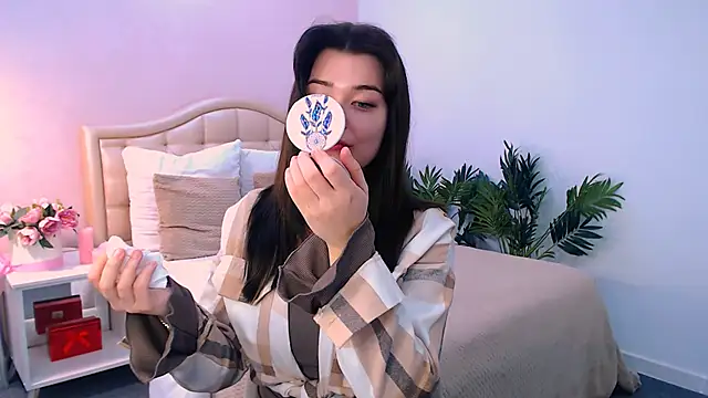  Sun Shy  online show from December 3, 1:35 pm