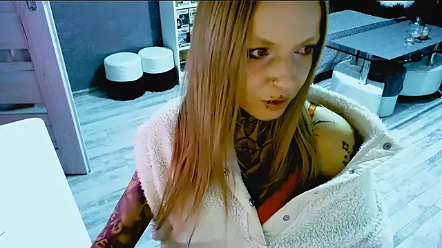 Snapshot of InesGold chatting on October 15, 8:33 pm InesGold online show from October 15, 8:33 pm