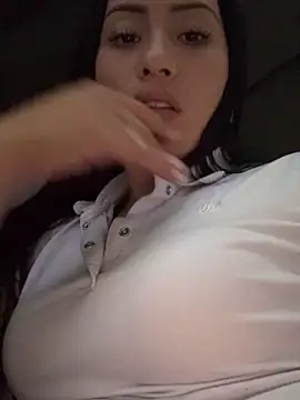 Sara luna  online show from November 21, 8:00 pm