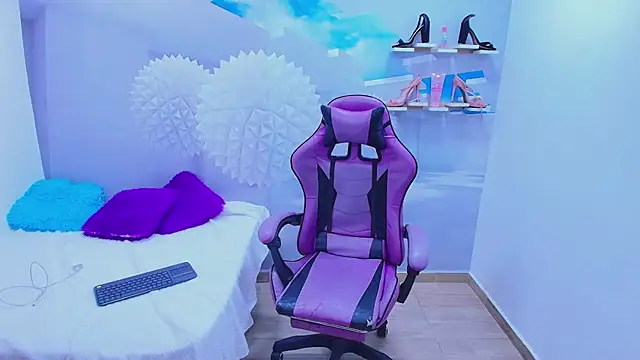 DEMI LEED online show from November 26, 12:50 pm