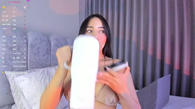 ashlyestone online show from March 13, 11:50 pm