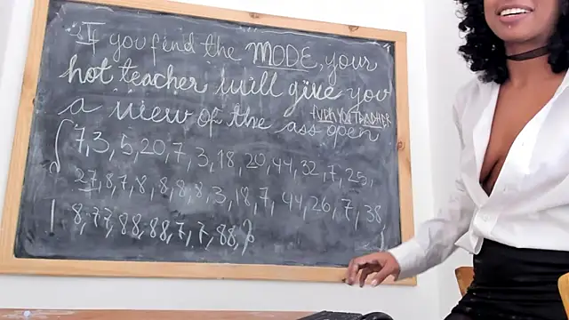 Ariella Ruiz online show from December 15, 8:14 pm