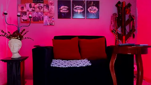 selena rogue online show from October 22, 11:37 am