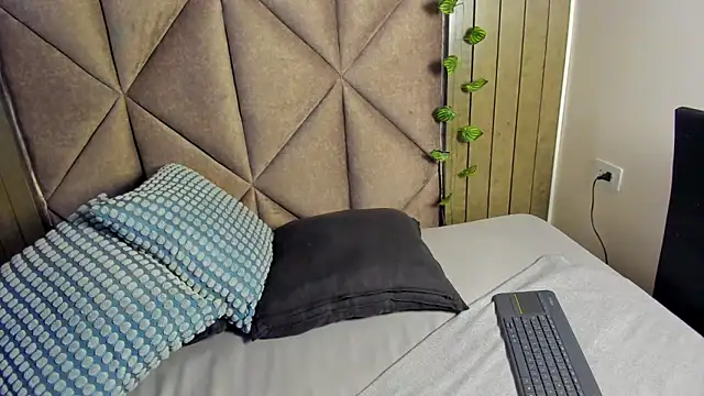 AbbyWathson online show from March 12, 12:08 pm