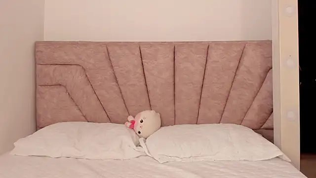 SavannahWildee online show from November 3, 12:20 pm