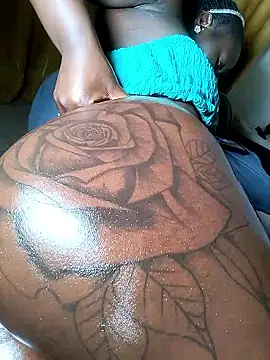 Hugemassivebootie online show from October 31, 1:07 am