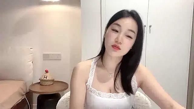 cloud8822 online show from April 24, 1:47 pm