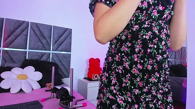 Laura Dicardy online show from March 25, 7:50 pm