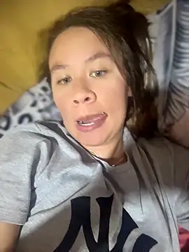 Emiily lee online show from April 8, 10:45 pm