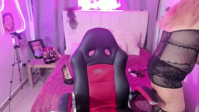 anyclark  online show from September 14, 4:10 am