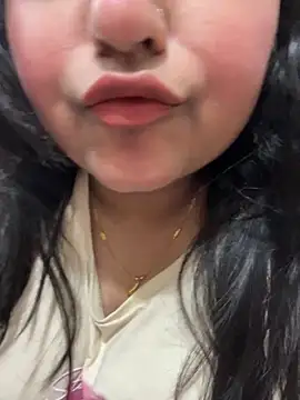 smile pretty online show from February 18, 6:07 pm