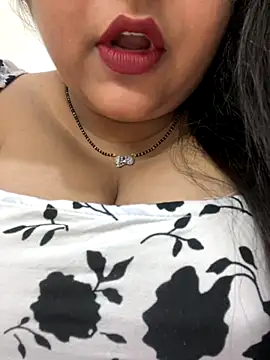 smile pretty online show from October 16, 6:43 pm