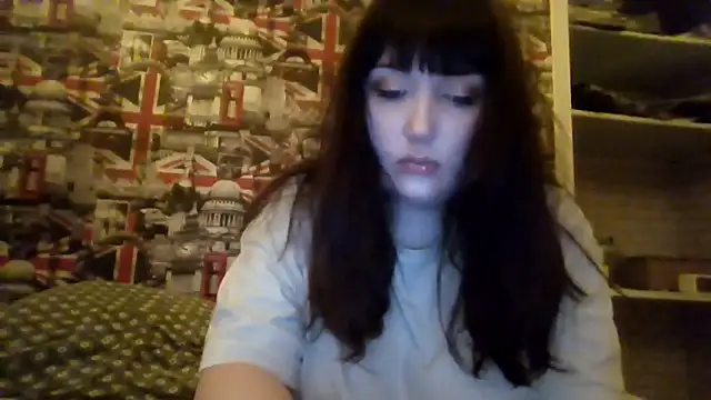 Lynylou online show from December 5, 8:10 pm