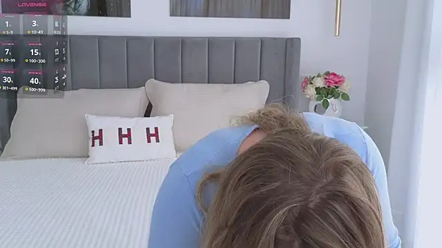 yourdreamsweetgirl online show from December 4, 3:35 pm