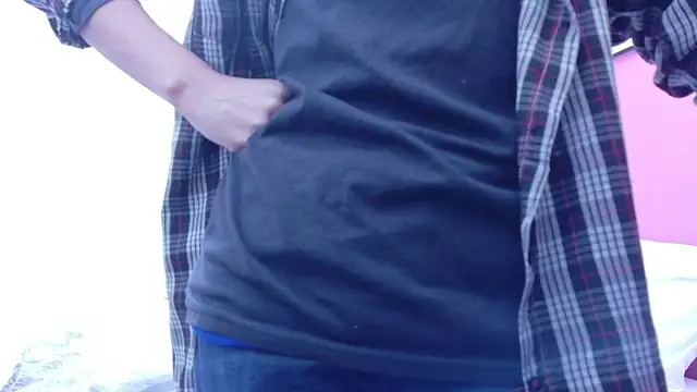 yourcuteneighbourr online show from December 23, 3:10 am