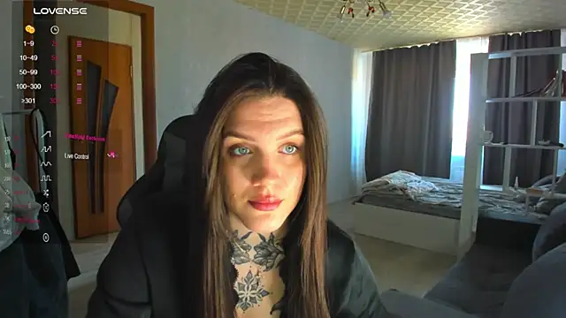 AizaRose online show from April 16, 7:30 am