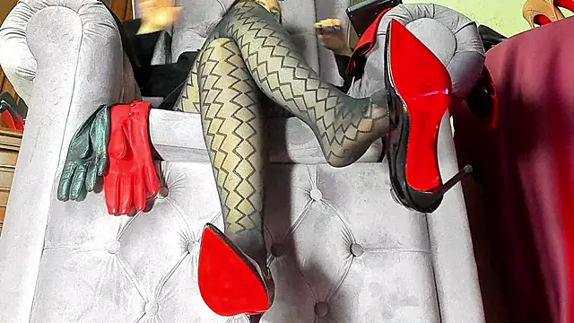 LadyLeather online show from November 23, 10:50 am