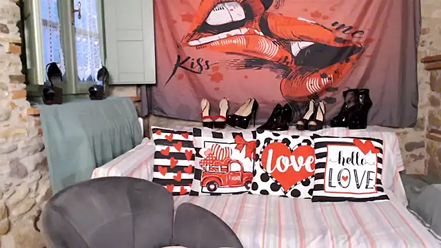 Snapshot of sara_love89 chatting on September 24, 5:12 pm sara love89 online show from September 24, 5:12 pm