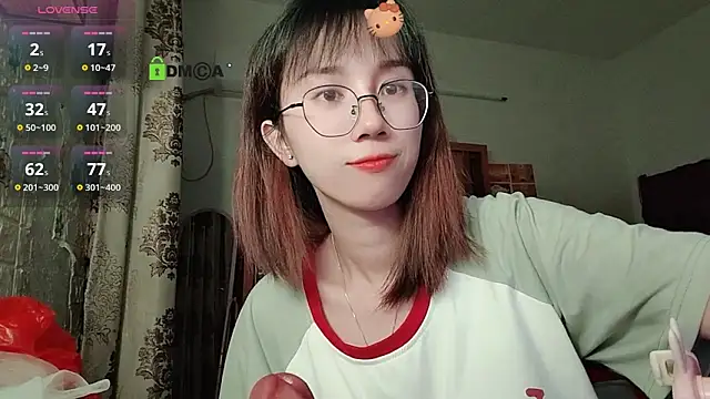 Snapshot of Lili_666 chatting on October 9, 5:17 pm Lili 666 online show from October 9, 5:17 pm
