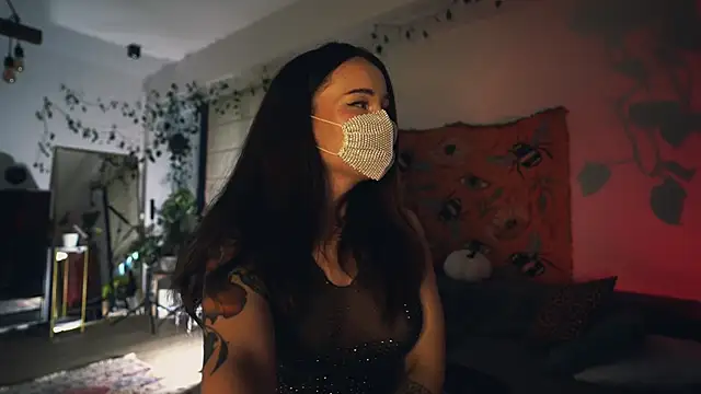 Snapshot of Leona_Mell chatting on October 8, 1:32 am Leona Mell online show from October 8, 1:32 am