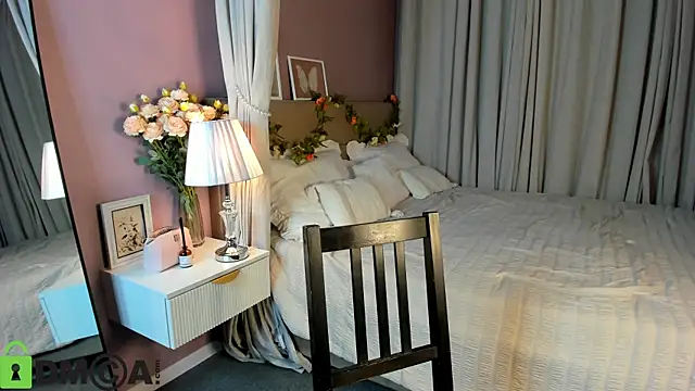 Dearly Emily online show from September 30, 4:23 pm