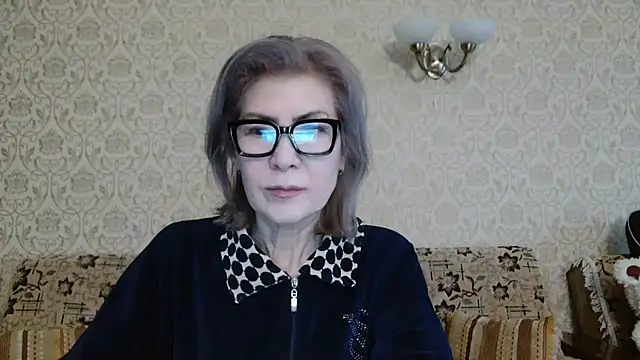 Snapshot of Elegant00Lady chatting on October 19, 11:45 am Elegant00Lady online show from October 19, 11:45 am