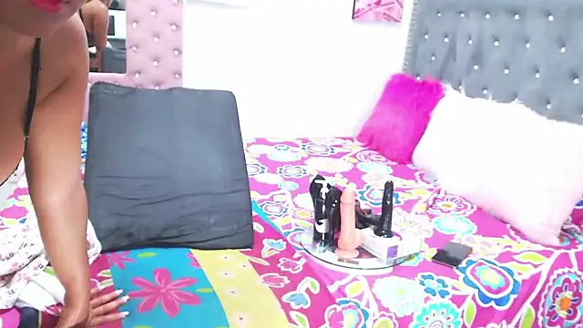 Snapshot of salome_ebony chatting on October 3, 9:47 am salome ebony online show from October 3, 9:47 am