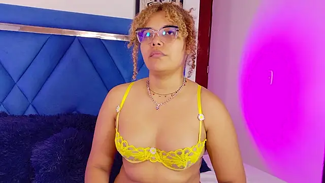 NiaColusi online show from February 10, 3:04 pm