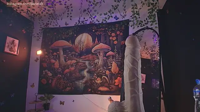 6Briela9  online show from April 1, 6:03 am